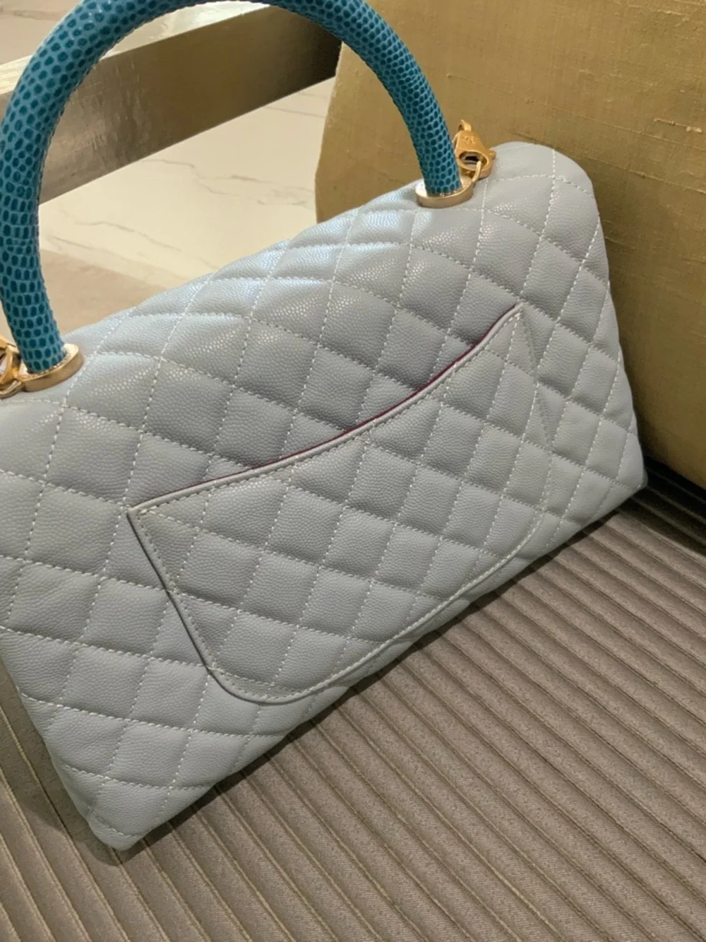 Classic CHANEL Bag: A Stylish and Versatile Choice for Elegance light blue - Picture 6 of 12